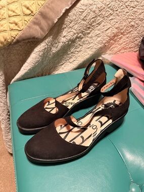 Fly London Black Closed-Toe Ankle-Strap Wedge Flats